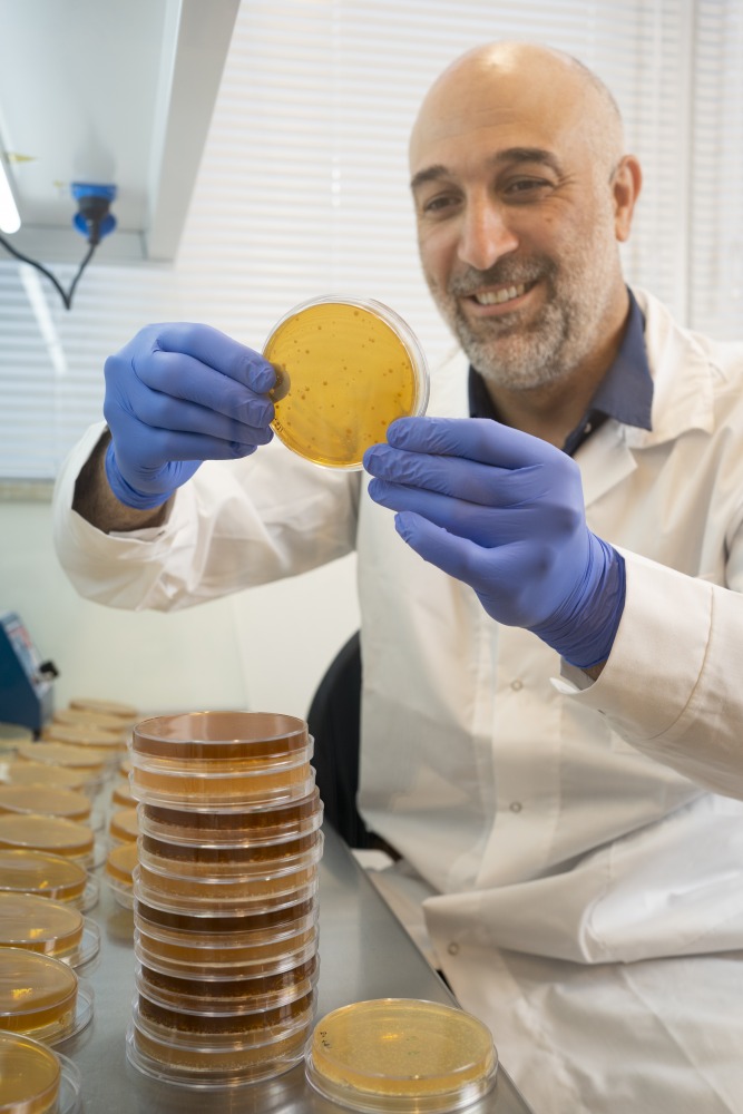Dr. Avihu Yona